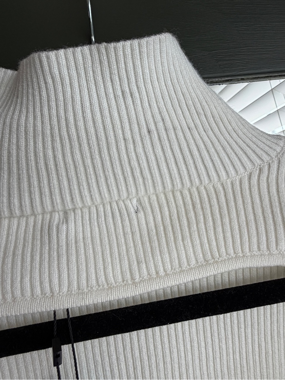 ✨ NASTY GAL Cream Ribbed Open Tie-Back Turtleneck Jumper ✨ - Picture 6 of 7